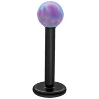 Schwarzes Titan Labret mit Light Periwinkel Opal Kugel auf weißem Hintergrund