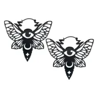 Schwarze Moth Hoops Ohrringe mit Flügel- und Augendesign auf weißem Hintergrund